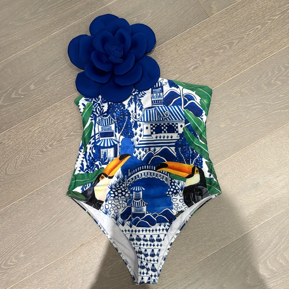 One shoulder swimsuit